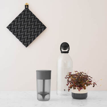 Бутылка для воды 1,5 л, черная Cool It Rig-Tig by Stelton