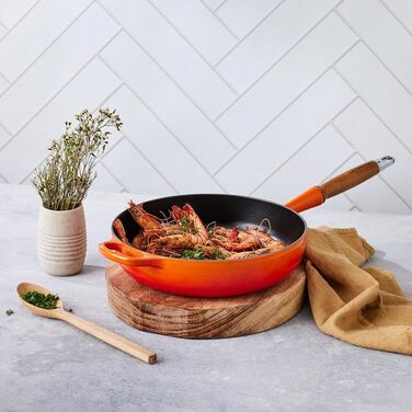 Чугунная сковорода 28 см Red Flame Signature Le Creuset