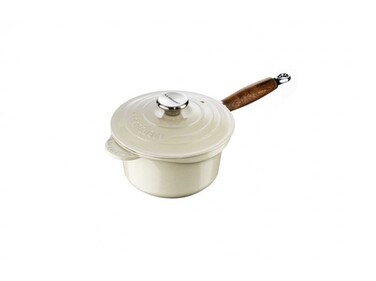 Ковш с деревянной ручкой и крышкой 18 см, бежевый Creme Le Creuset